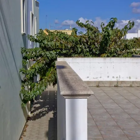 By Salento Affitti シャレー トッレ・スーダ